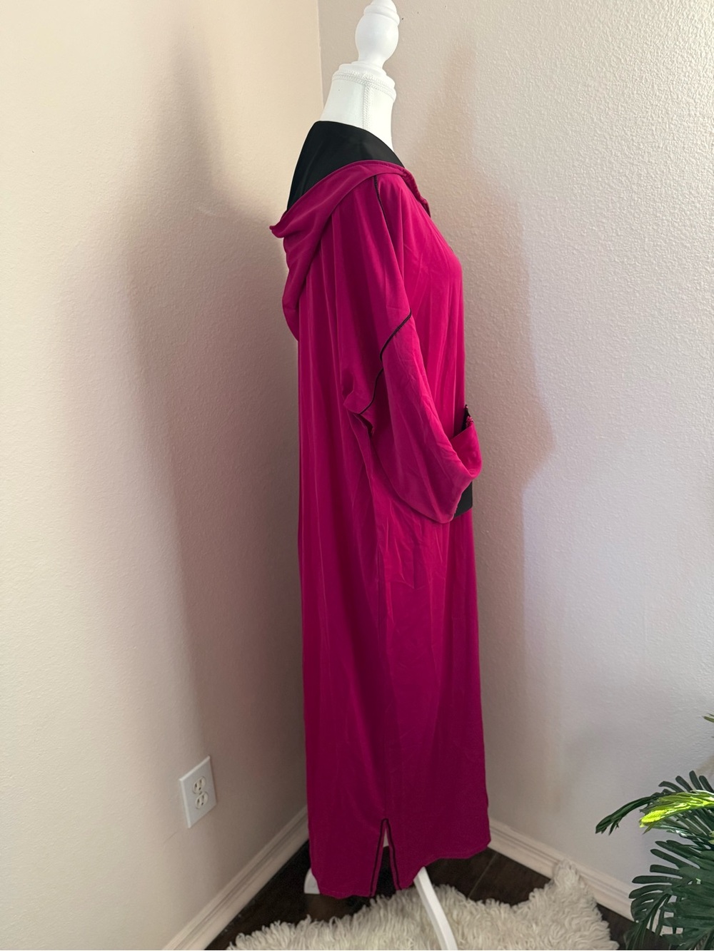 Moroccan Djellaba Fuchsia Black Trim Lightweight Elegant Caftan. - Picture 6 of 10